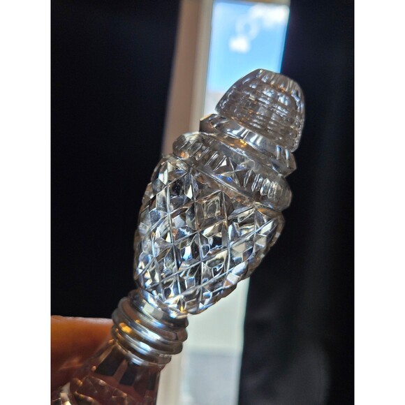 Vintage Set of Crystal Pedestal Salt & Pepper Shakers With Prism Bottom - Picture 3 of 7